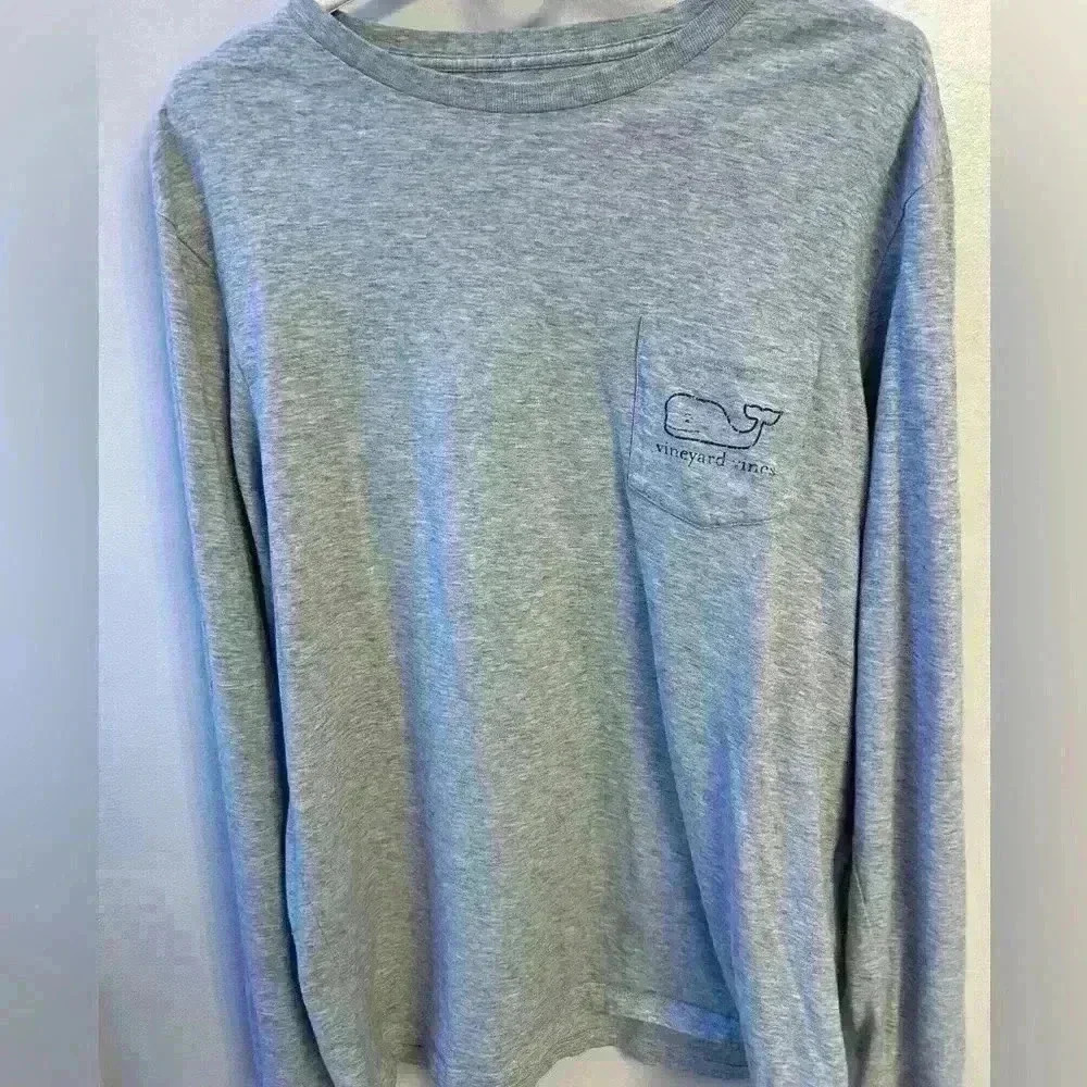 Men's medium grey vineyard vines classic whale on back long sleeve teeshirt